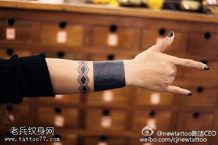 手部遮盖霸气梵花满刺纹身图案