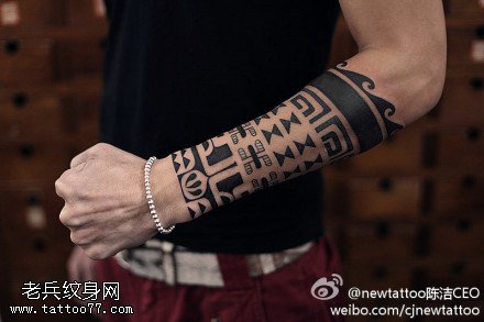 手臂点刺超写实黑色霸气波西米亚纹身图案