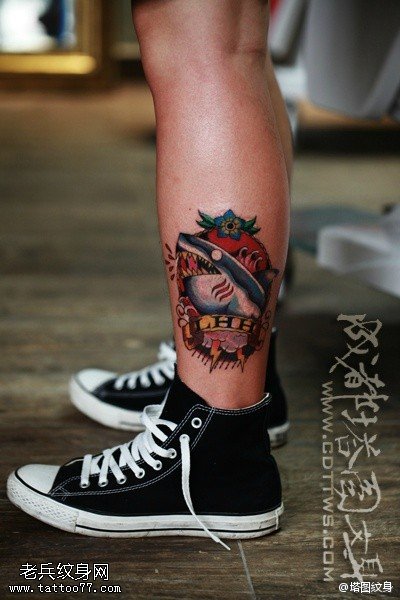 腿部彩色个性school鲨鱼纹身图片