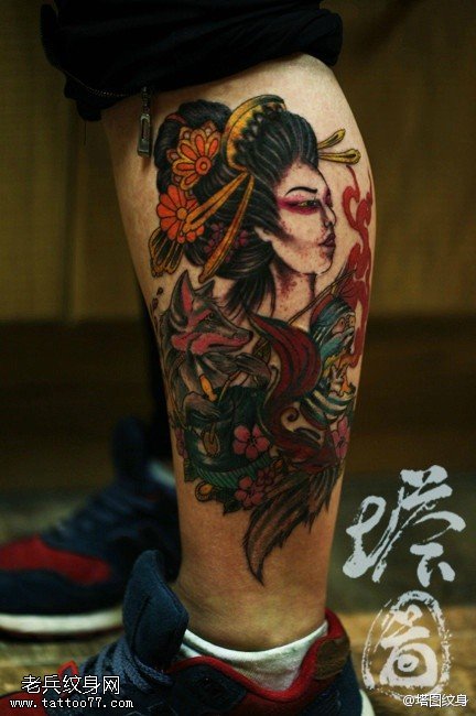 腿部彩色个性school艺妓纹身图案