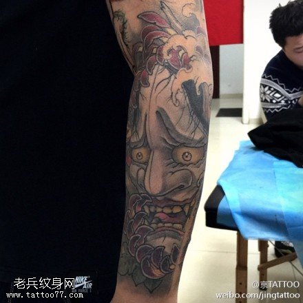 具有神话色彩的般若纹身图案