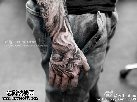 面部狰狞骷髅头纹身图案