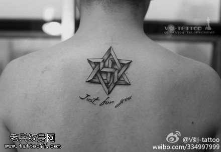 黑色唯美六角形纹身图案