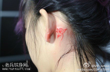 红色清新莲花纹身图案
