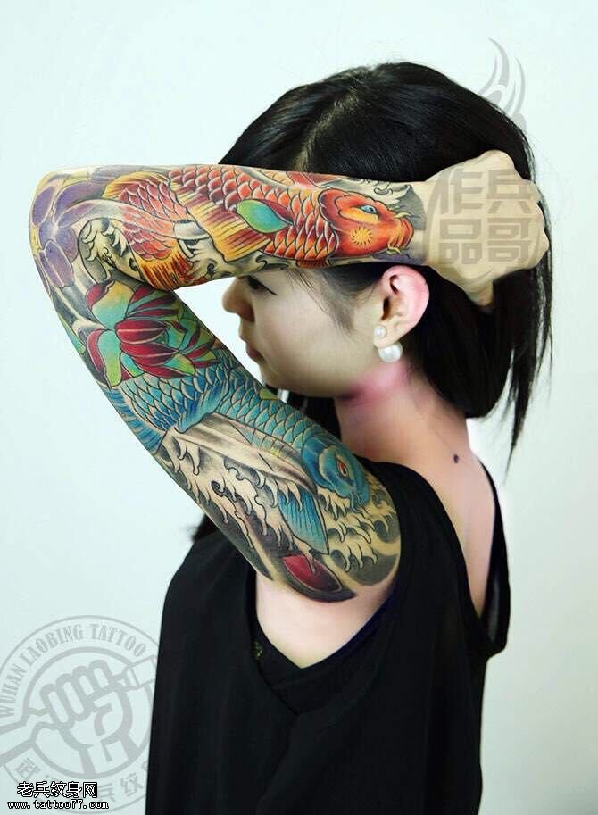 武汉老兵纹身店打造的2015年最帅的美女鲤鱼大花臂纹身作品