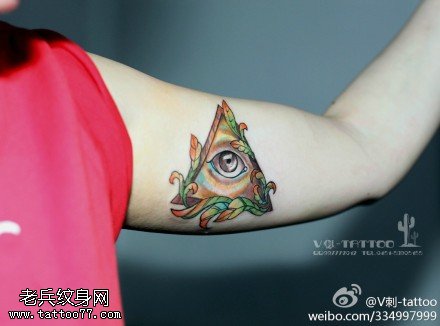 绚丽眼纹身图案