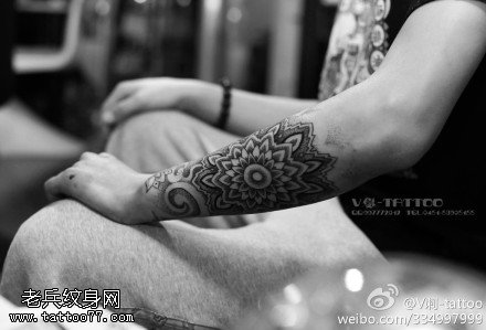 绚丽花符号纹身图案