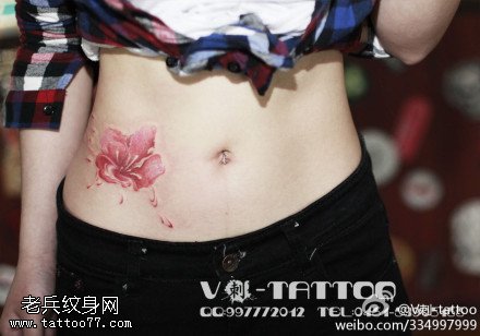 唯美红色花纹身图案