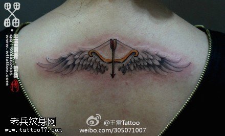 白色精美翅膀纹身图案