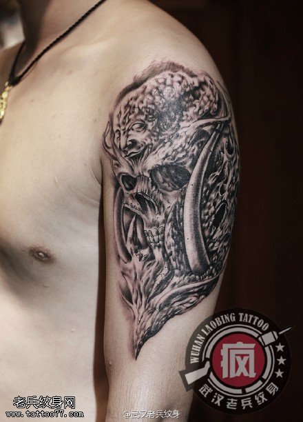 武汉专业纹身店制作的大臂欧美骷髅纹身作品