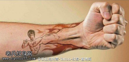 动画版帅气李小龙纹身图案