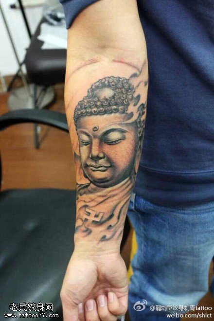 胳膊神圣肃穆佛头纹身图案