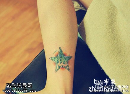 腿部点刺五角星纹身图案