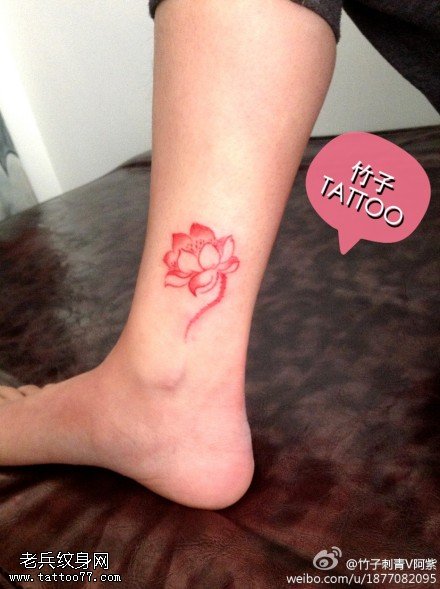 腿部点刺粉嫩莲花纹身图案