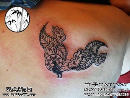 肩部镂空点刺凤凰纹身图案