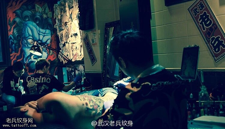 兵哥侧腰纹身图案制作过程