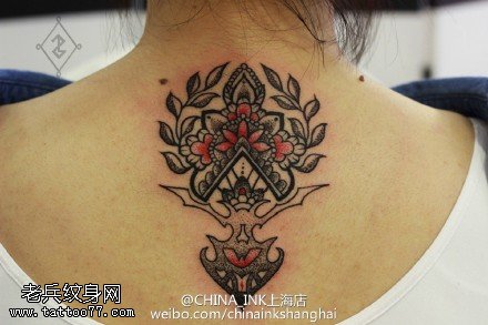 背部点刺朵朵梵花纹身图案