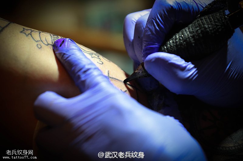 手部花臂纹身图案制作过程
