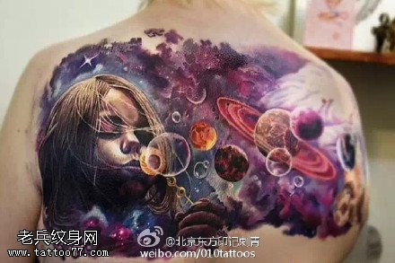 宇宙行星彩色霓虹吹泡泡的孩子纹身图案