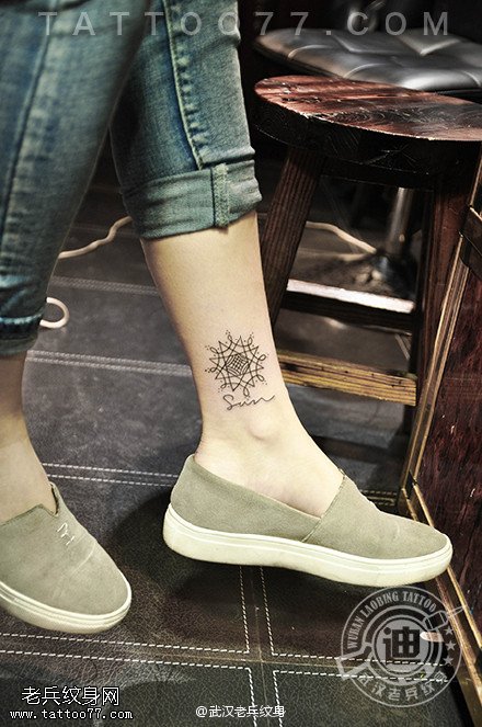 脚踝小清新纹身作品由武汉专业纹身店制作