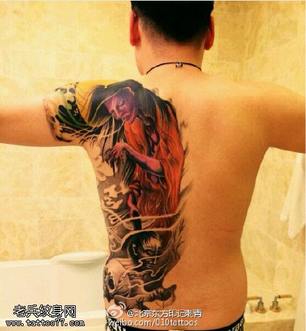 男子霸气的半背纹身图案