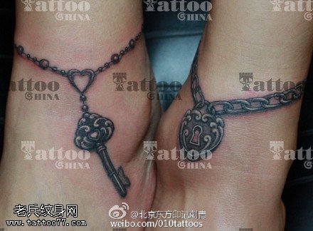 情侣的爱情锁纹身图案