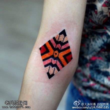 几何线条波普风纹身图案