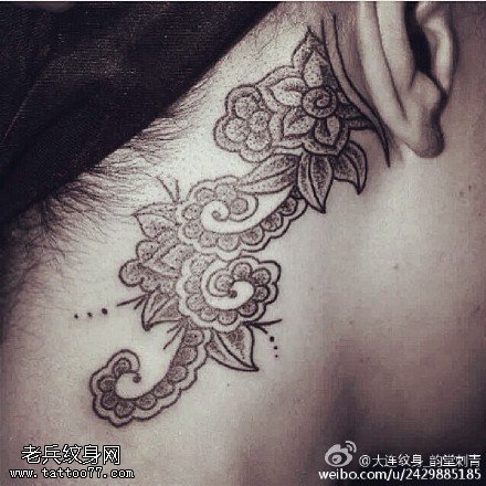 传统刺青漂亮的花藤纹身图案