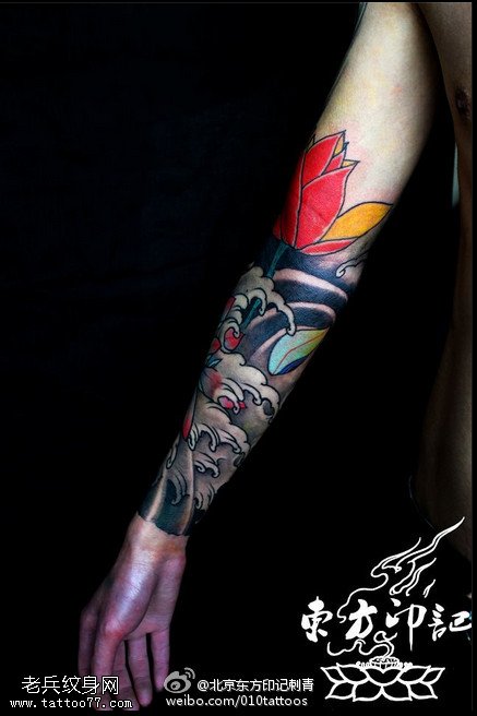 经典传统的莲花纹身图案