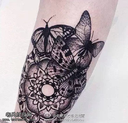 栩栩如生的蝴蝶梵花纹身图案