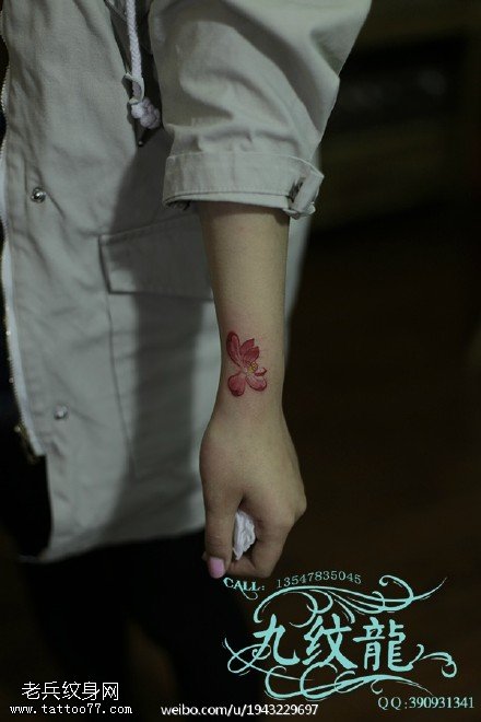 清新漂亮的樱花纹身图案