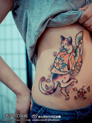彩绘漂亮的猫星人纹身图案