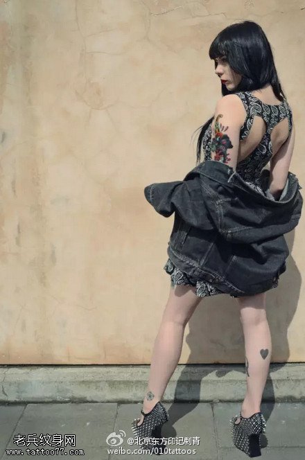 欧美个性美女纹身图案