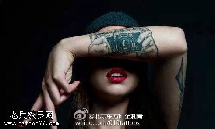 复古风摄像机纹身图案