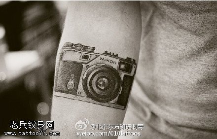 黑白风格相机纹身图案