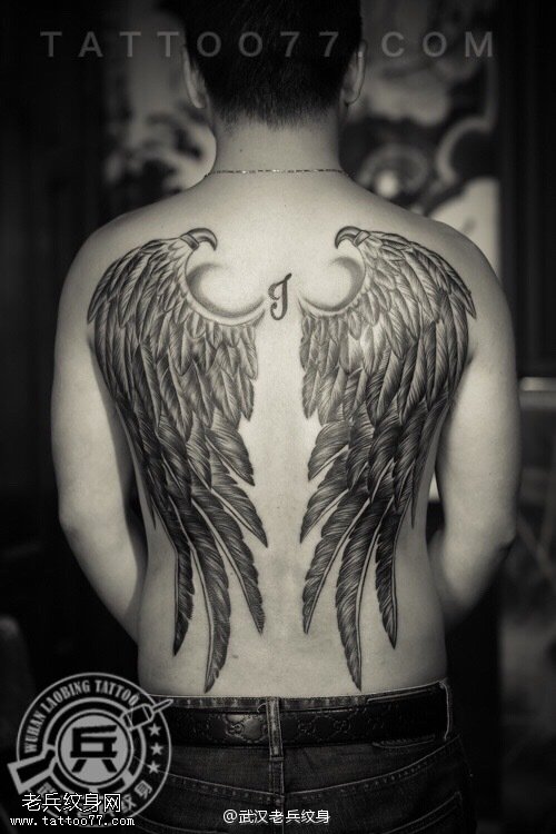 满背天使翅膀纹身作品由武汉最好的纹身店制作