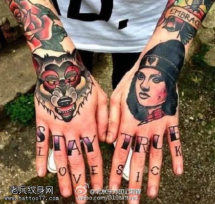 欧美风超炫的双手纹身图案