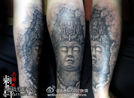 地裂风格黑灰色佛像纹身图案