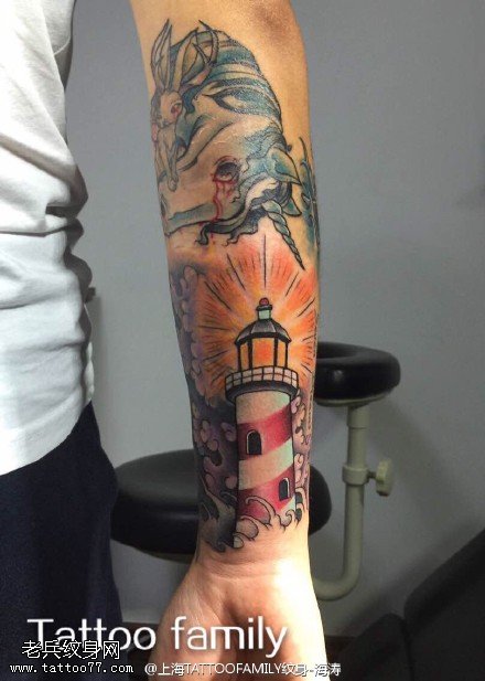 优美的彩色灯塔纹身图案