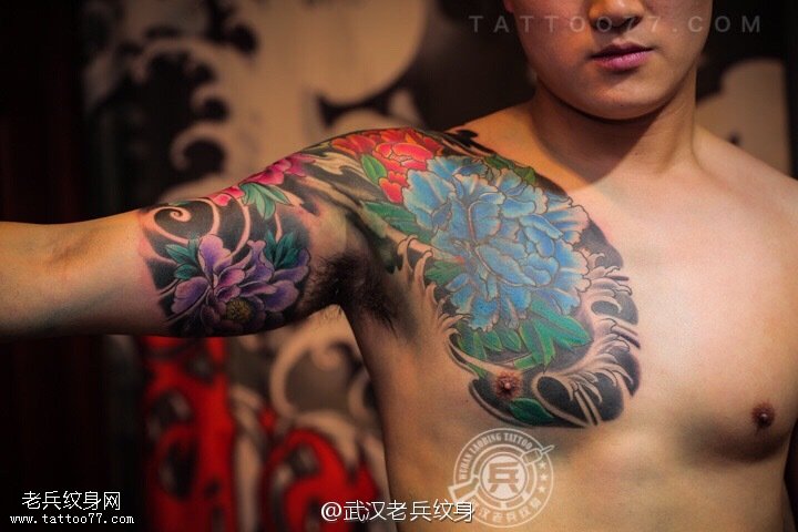 半胛牡丹纹身作品由武汉最好的纹身师制作