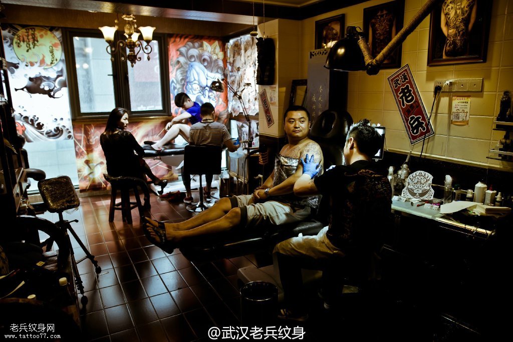 武汉专业老兵纹身店纹身师工作花絮