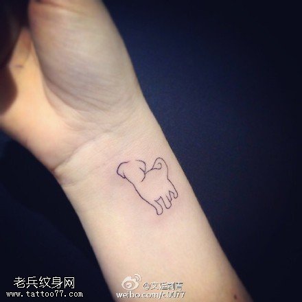 简单的线条小狗纹身图案