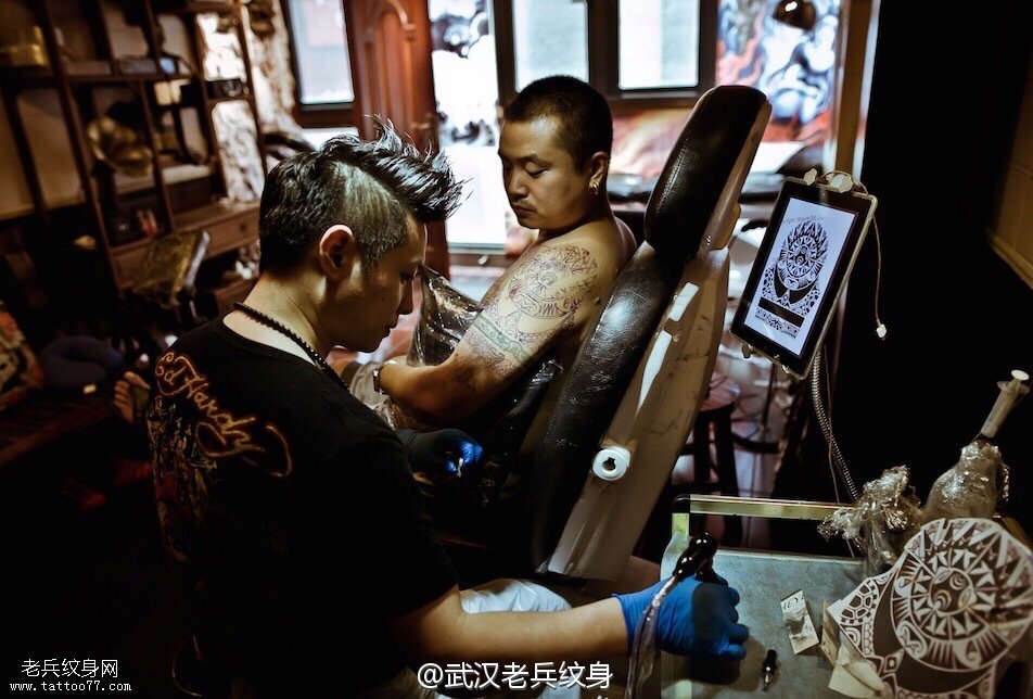 兵哥图腾半胛纹身图案制作过程