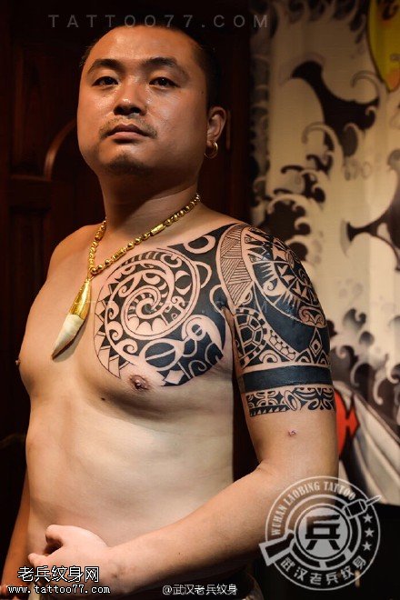 武汉老兵纹身店制作的霸气的半胛图腾纹身作品