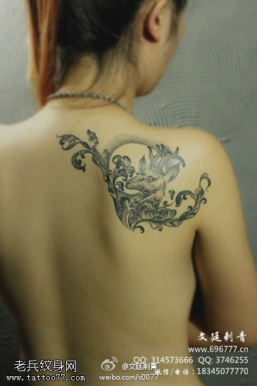 肩部漂亮的梅花鹿纹身图案