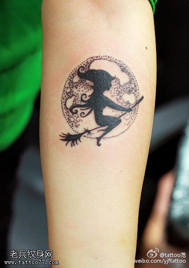 简单的恶魔点刺纹身图案