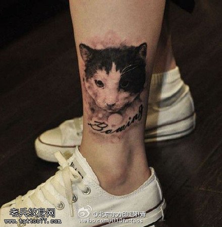 水墨黑白色猫咪纹身图案