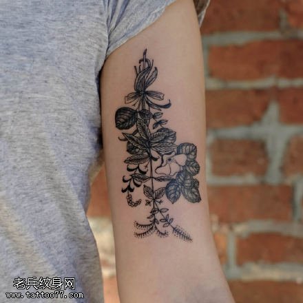 精美的花卉刺青纹身图案
