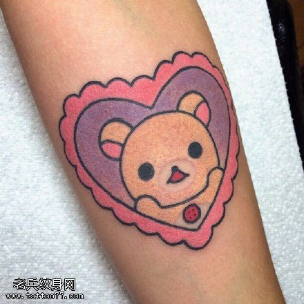 清新可爱的心形小兔子纹身图案