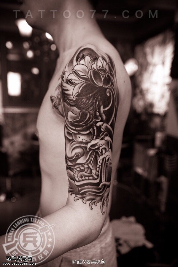 武汉纹身师兵哥打造的大臂般若莲花纹身作品